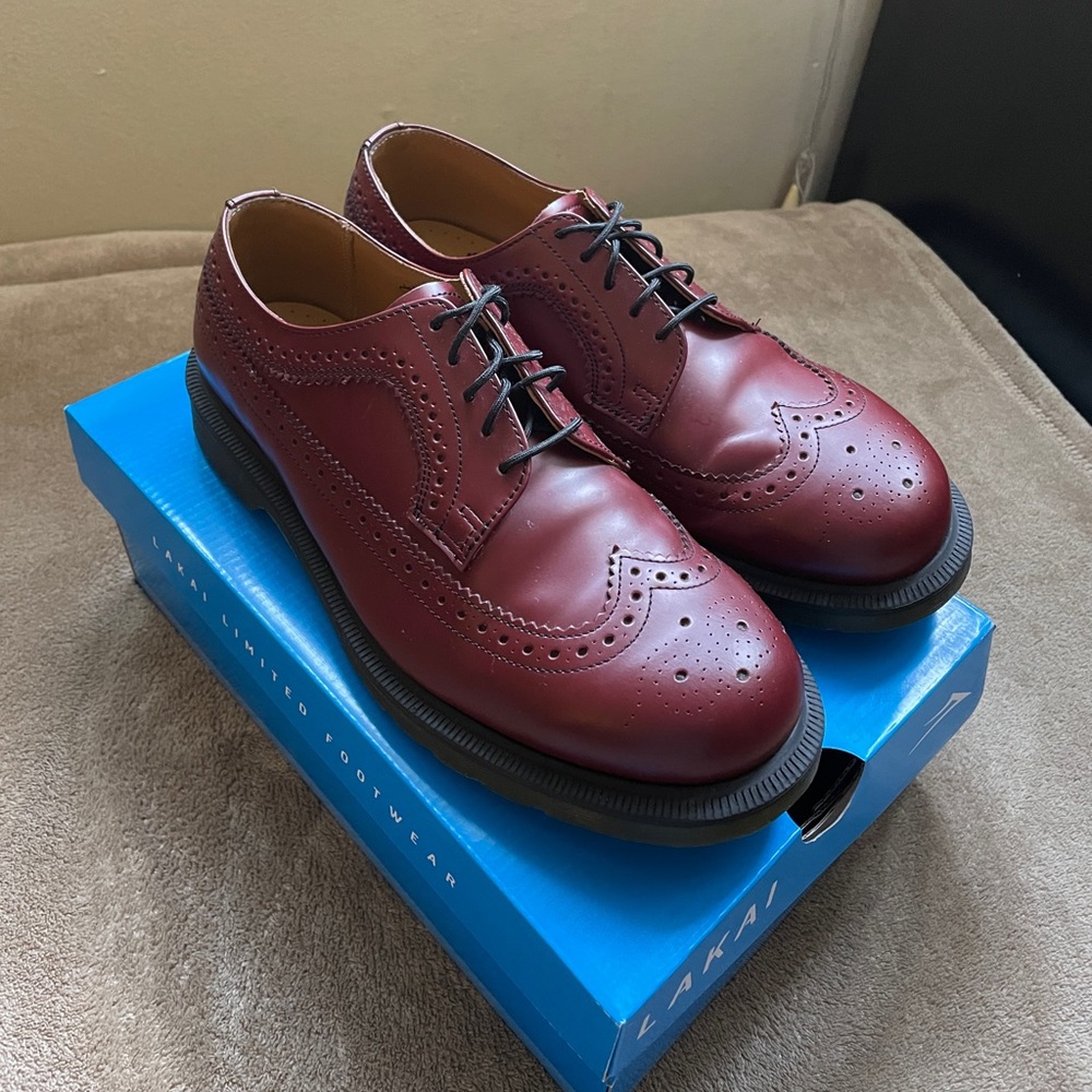 Dr. Martens 3989 Brogue Wingtip Oxford Mens US M 8 Cherry Red.